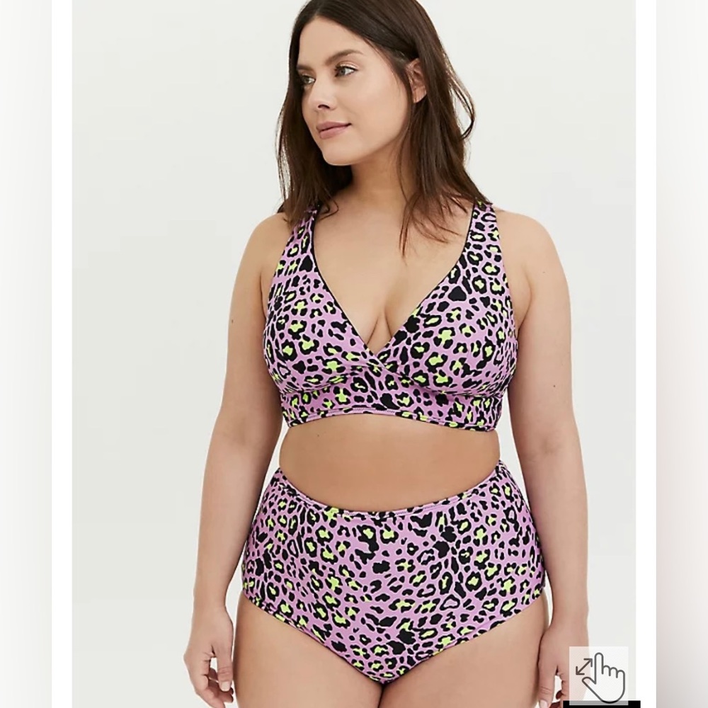 Torrid Size 6 Wireless Triangle Reversible Bikini Top & Bottoms Worn a few times